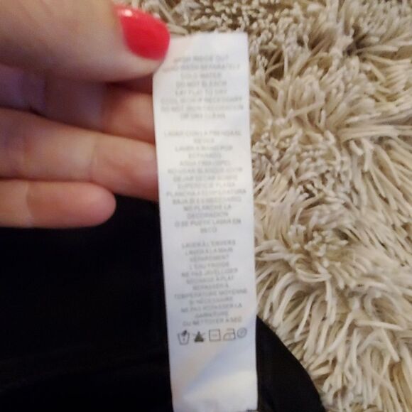 NWOT---Kensie black skirt with front sequin detail - Picture 4 of 7